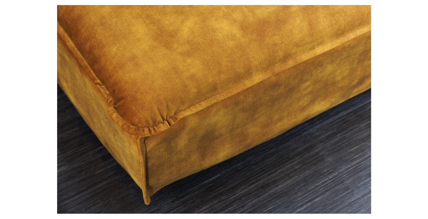 Zoom sur l'assise du pouf KALIA en velours jaune moutarde