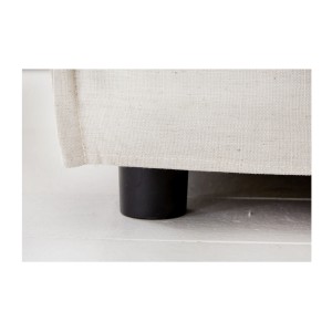 Zoom sur l'un des pieds du pouf KALIA blanc