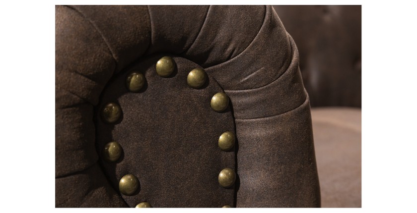 Zoom sur l'accoudoir du canapé 3 places EDGAR marron chocolat