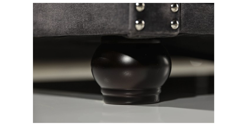 Zoom sur l'un des pieds du canapé 3 places EDGAR gris foncé