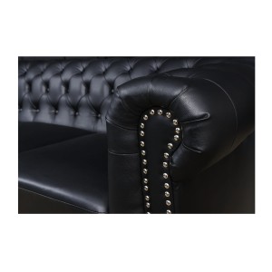 Zoom sur l'accoudoir du canapé 3 places EDGAR noir