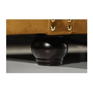 Zoom sur l'un des pieds du canapé 3 places EDGAR jaune moutarde