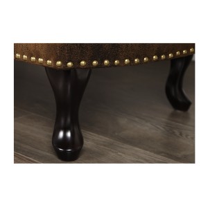 Zoom sur les pieds de la méridienne EDGAR marron