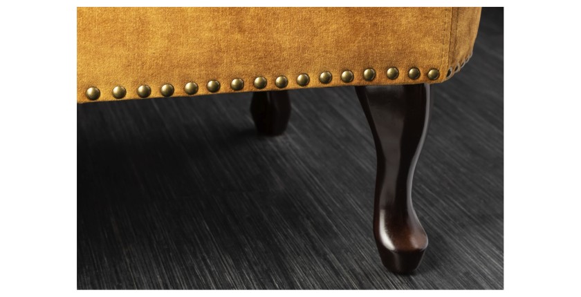 Zoom sur l'un des pieds de la méridienne EDGAR jaune moutarde