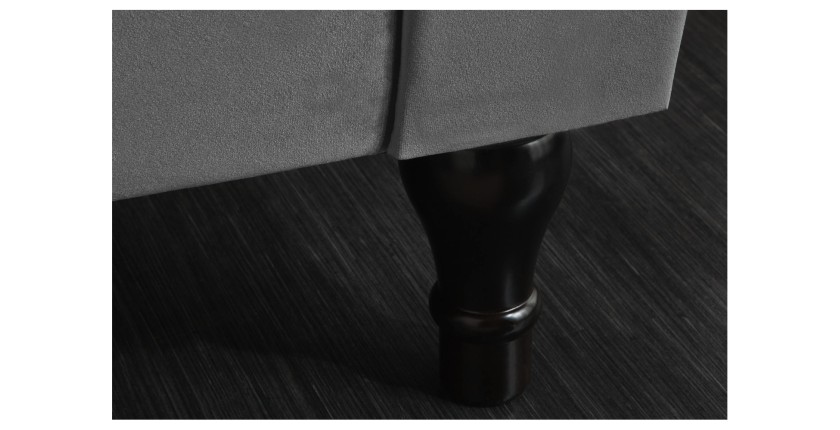 Zoom sur l'un des pieds du canapé droit EDGAR en velours gris