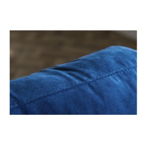 Zoom sur la tranche du canapé 3 places KOLIRI bleu