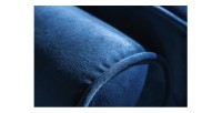 Zoom sur l'accoudoir du canapé pour la configuration canapé + pouf KOLIRI bleu