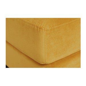 Zoom sur la tranche du pouf de la configuration du canapé et pouf KOLIRI jaune