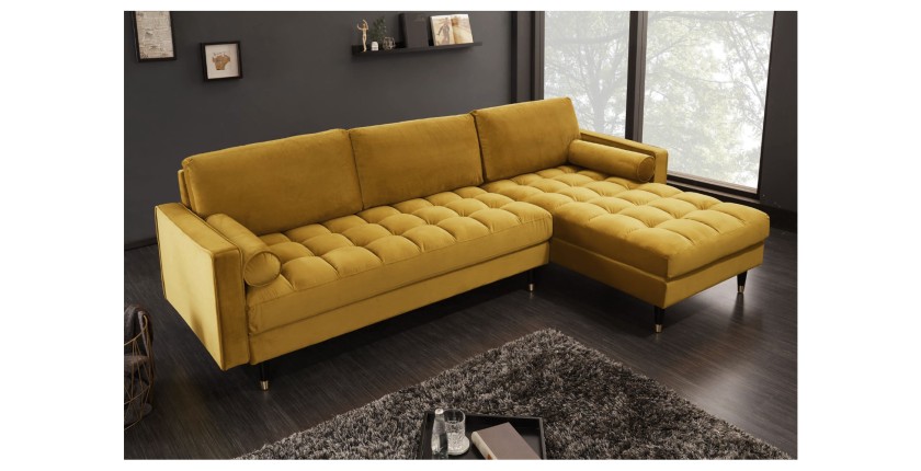Zoom sur le canapé d'angle dans la configuration canapé d'angle et pouf KOLIRI jaune moutarde