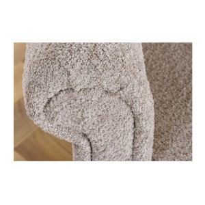 Zoom sur l'accoudoir du canapé convertible droit en tissu bouclette beige de la collection MILES
