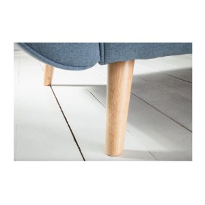 Zoom sur l'un des pieds du canapé droit convertible DANNA bleu