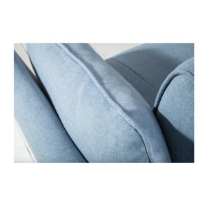 Zoom sur l'un des coussins du canapé droit convertible DANNA bleu