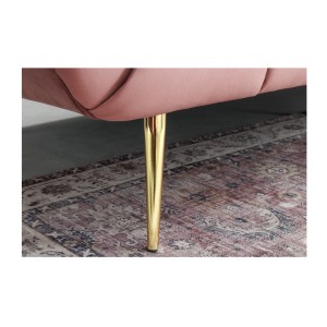 Zoom sur l'un des pieds du canapé droit DANNA rose poudré