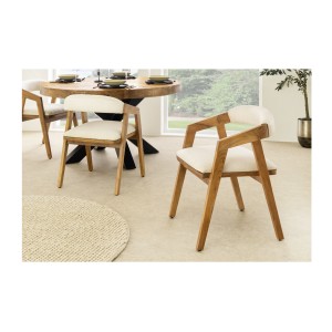 Chaise ARKAYA en bois massif d'acacia et tissu blanc mise en situation