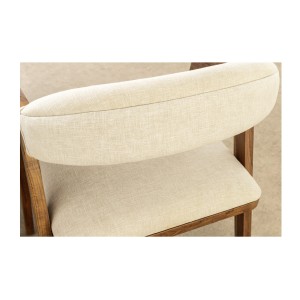 Zoom sur le dossier de la chaise ARKAYA en bois massif d'acacia et tissu blanc