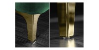 Zoom sur les pieds du canapé droit VELENA vert émeraude