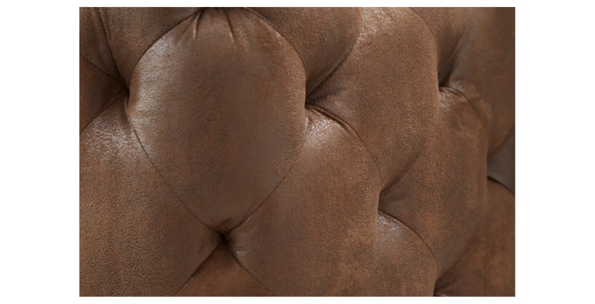 Zoom sur les motifs de l'accoudoir du canapé droit VELENA marron