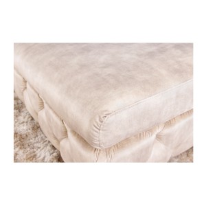 Zoom sur l'assise du pouf de la configuration canapé + pouf VELENA blanc champagne