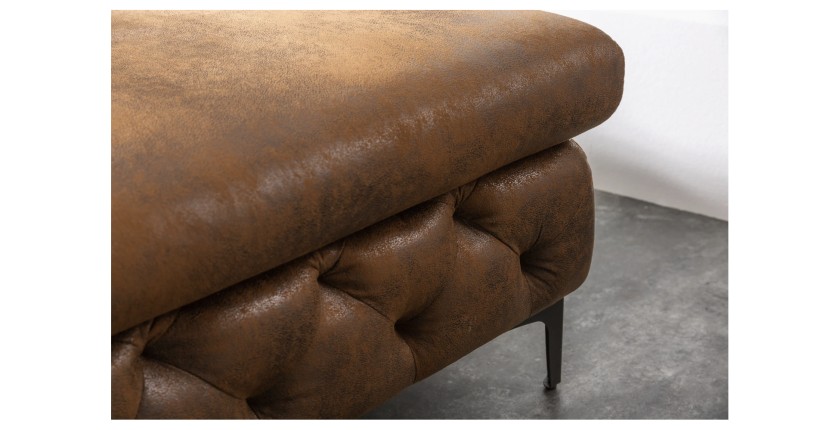 Zoom sur l'assise du pouf dans la configuration canapé + pouf VELENA marron