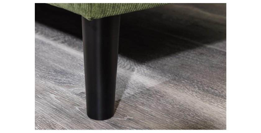 Zoom sur l'un des pieds du canapé avec angle réversible CITY vert