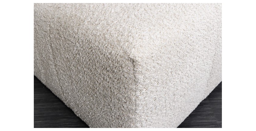 Zoom sur la tranche du pouf dans la configuration canapé et pouf IMPERIA blanc champagne