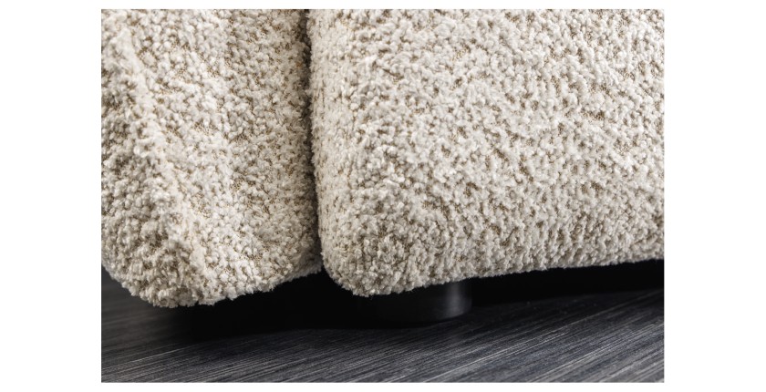 Zoom sur le bas du canapé dans la configuration canapé et pouf IMPERIA blanc champagne