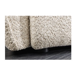 Zoom sur le bas du canapé dans la configuration canapé et pouf IMPERIA blanc champagne