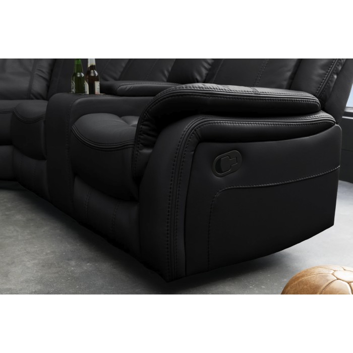 Zoom sur l'accoudoir du canapé d'angle relax DOMUS noir