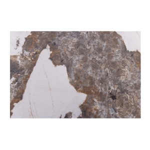 Zoom sur la texture du plateau de la table extensible LUMEA avec plateau en céramique et pied en bois de noyer