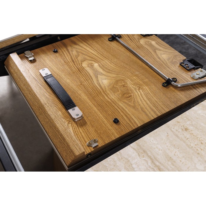 Zoom sur le mécanisme d'extension de la table extensible LUMEA en bois de chêne et plateau en céramique aspect travertin
