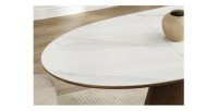 Zoom sur le plateau de la table LUMEA en bois de noyer et plateau effet marbre blanc