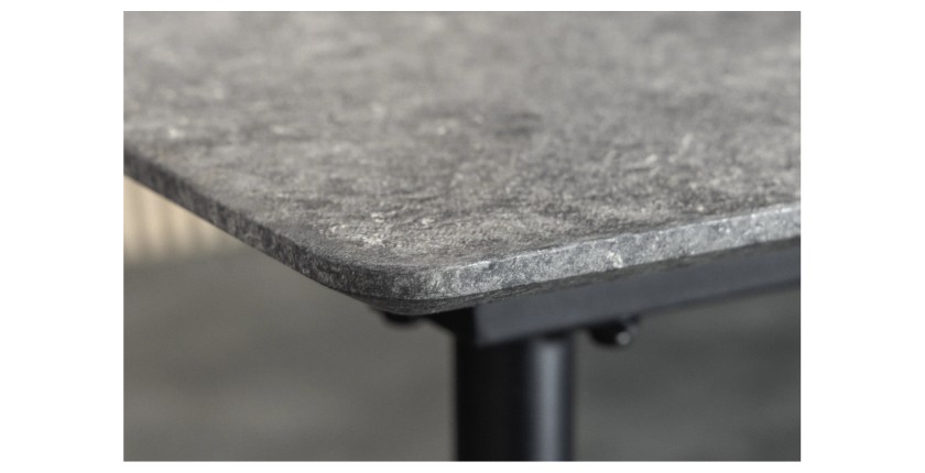 Zoom sur la tranche du plateau de la table extensible 120-160cm CALDERO aspect pierre