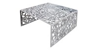 Table basse METRIX carrée 60 cm – Table basse design en aluminium argenté à motifs géométriques