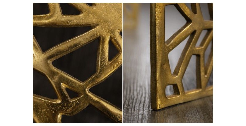 Table basse METRIX carrée 60 cm – Table basse design en aluminium doré à motifs géométriques