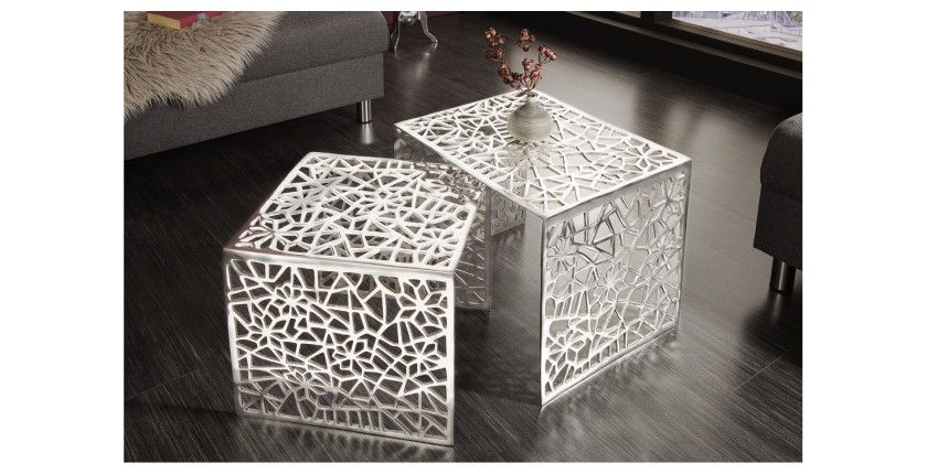 Tables basses gigognes carrés argentés METRIX sous une vue différente