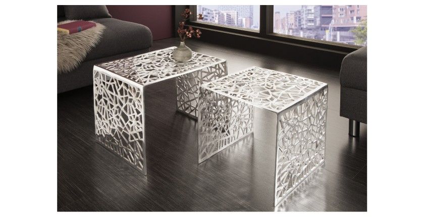 Tables basses gigognes carrés argentés METRIX séparés l'une de l'autre