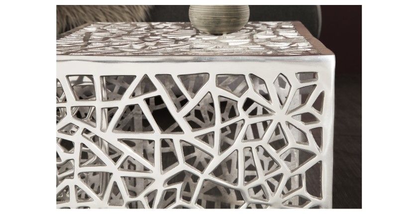Zoom sur la tranche des tables basses gigognes carrés argentés METRIX