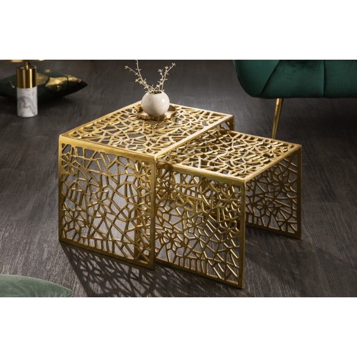 Niedrige Beistelltische METRIX in Gold – Design-Beistelltische aus Aluminium mit geometrischen Mustern