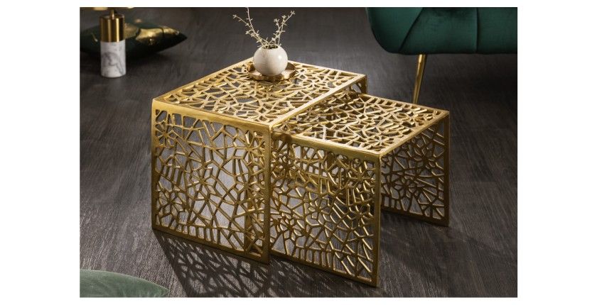 Tables basses gigognes carrés dorées METRIX 60cm mises en situation