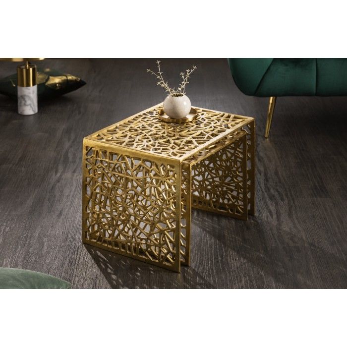 Niedrige Beistelltische METRIX in Gold – Design-Beistelltische aus Aluminium mit geometrischen Mustern