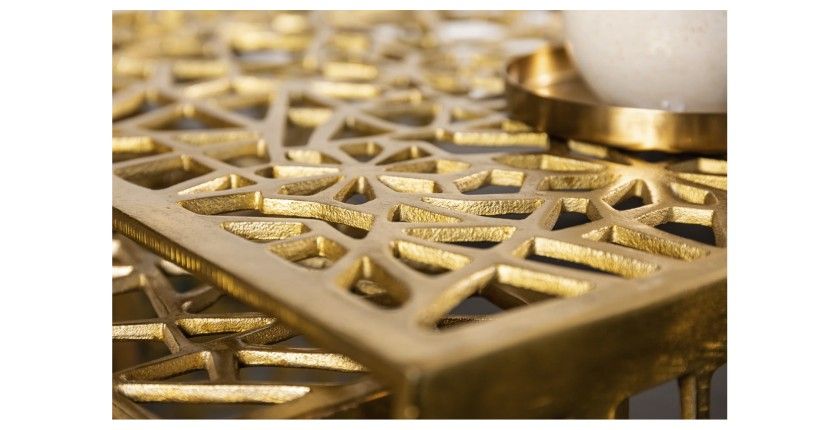 Zoom sur le plateau des tables basses gigognes carrés dorées METRIX 60cm