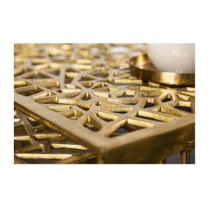 Zoom sur le plateau des tables basses gigognes carrés dorées METRIX 60cm