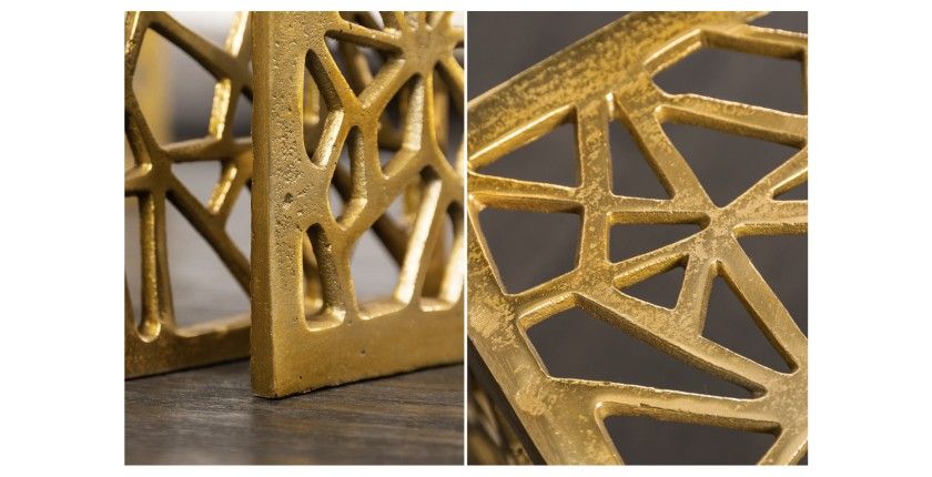 Zoom sur les détails des tables basses gigognes carrés dorées METRIX 60cm