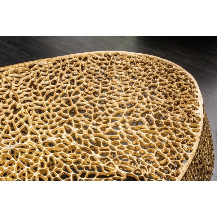 Mesa baja de diseño METRIX 122x69 cm – Aluminio dorado con motivos redondeados