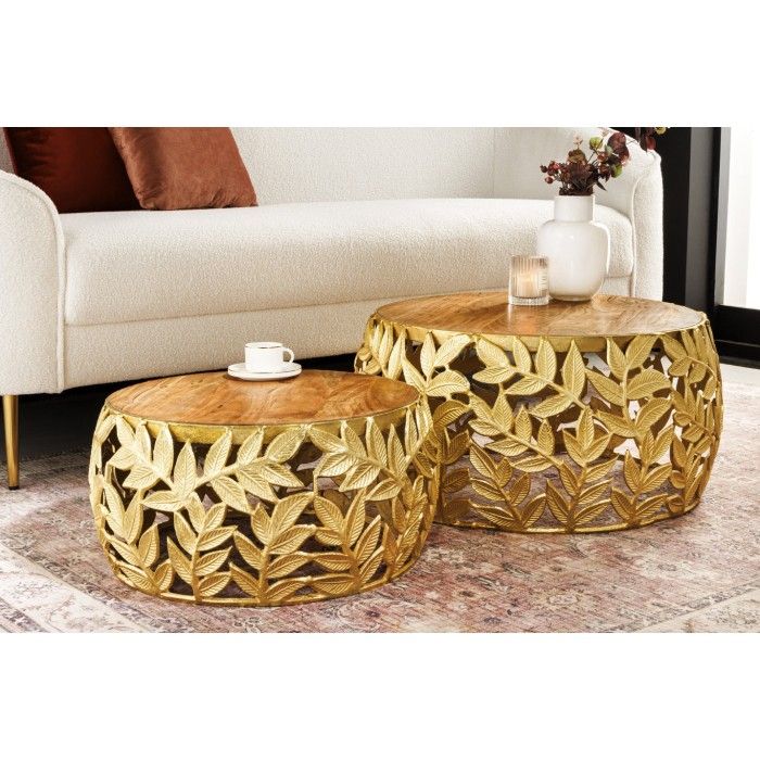 Set di 2 tavolini METRIX dorati con motivo a fogliame - Tavolini di design in alluminio e legno di acacia