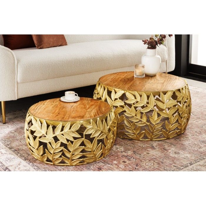 Set di 2 tavolini METRIX dorati con motivo a fogliame - Tavolini di design in alluminio e legno di acacia