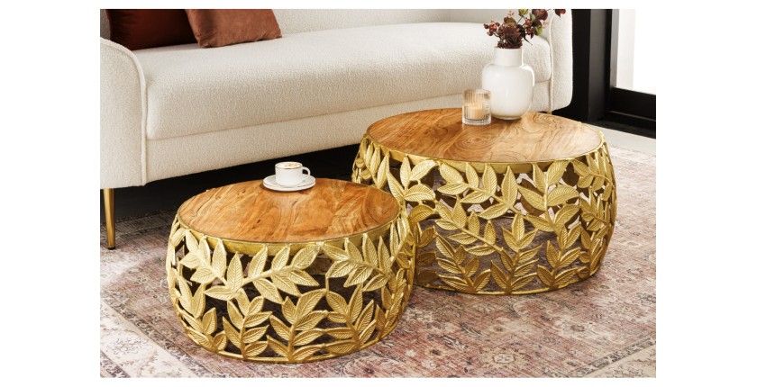 Lot de 2 tables basses METRIX dorées avec motif feuillage – Tables basses design en aluminium et bois d’acacia