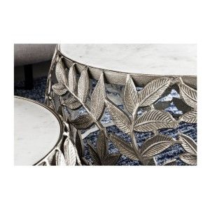 Lot de 2 tables basses METRIX argentées avec plateau en marbre – Tables basses design motif feuillage