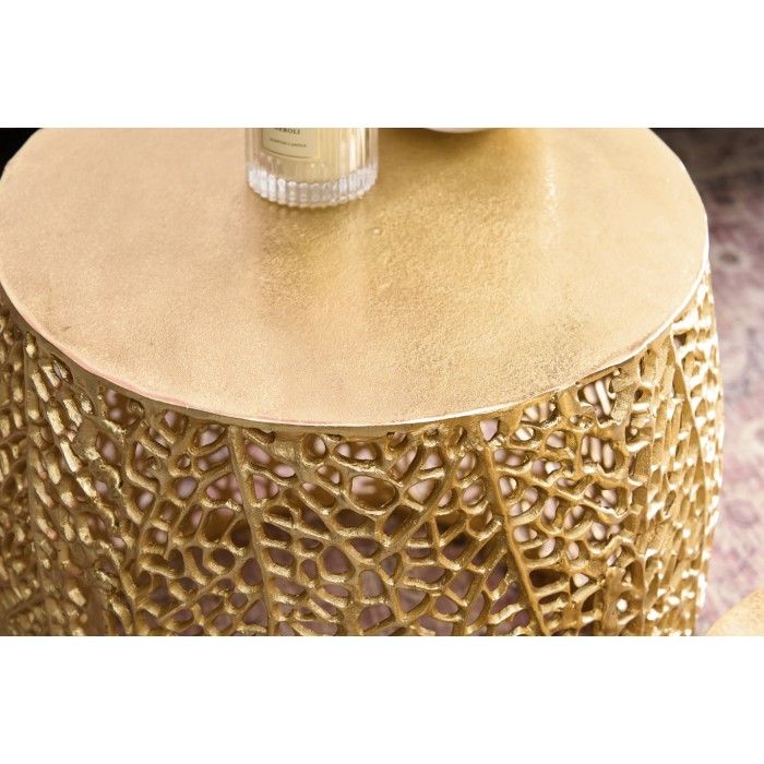 Zoom sur la texture des plateaux des tables basses gigognes hautes rondes coloris bronze METRIX