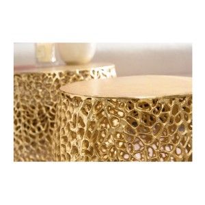 Zoom sur la jonction du plateau et du corps des tables basses gigognes hautes rondes coloris bronze METRIX